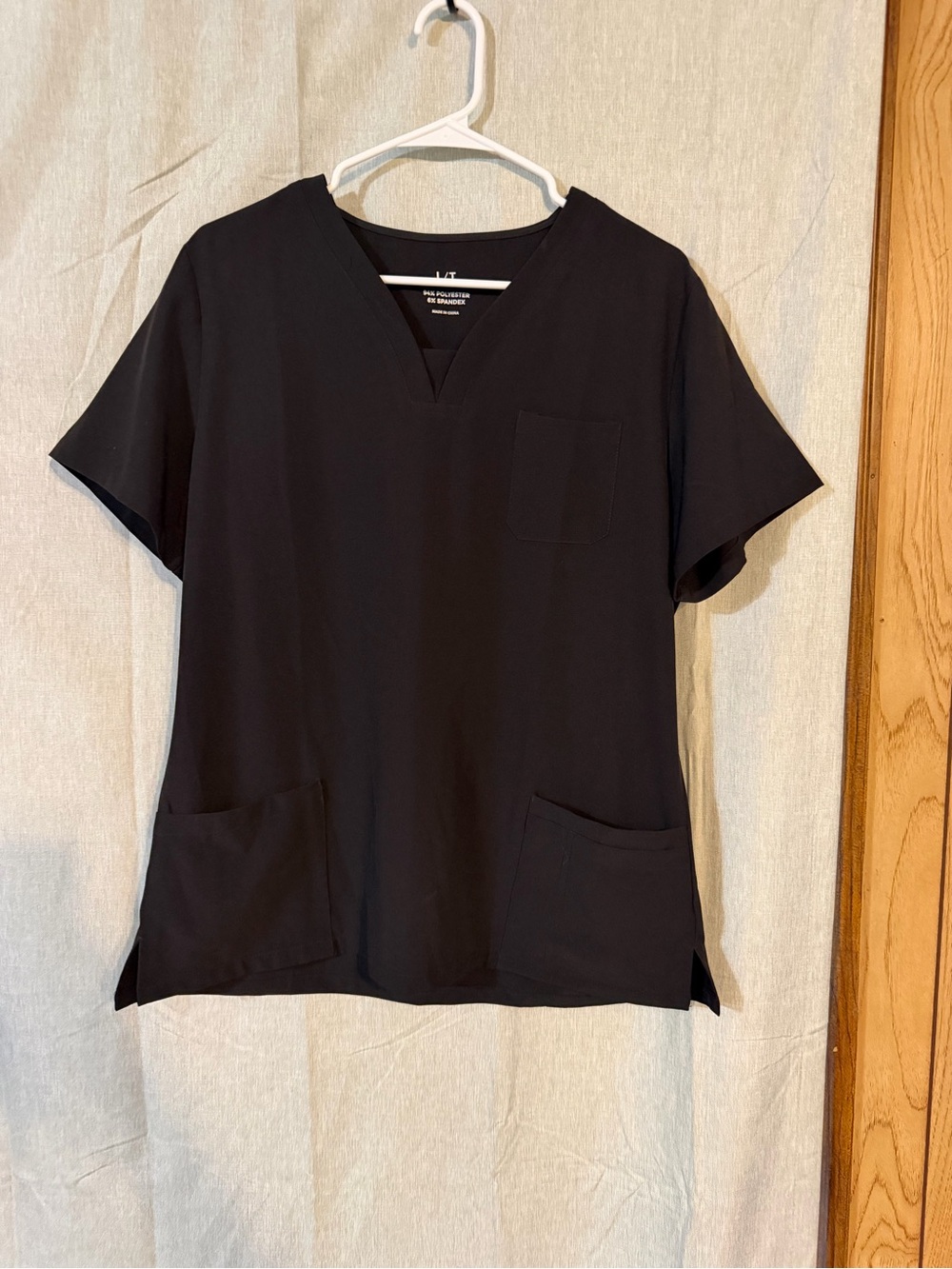 V-Neck Scrub Top with Pockets & Jogger Scrub Cargo Bottoms